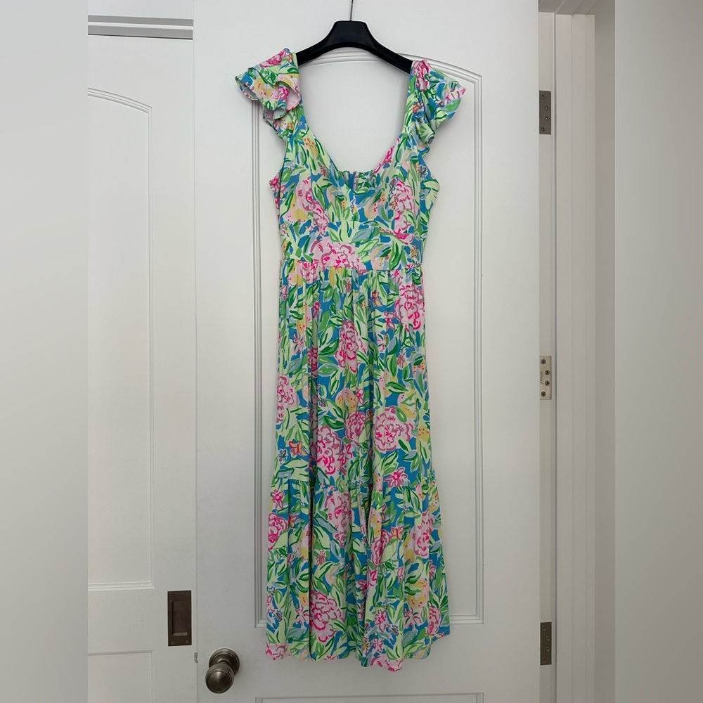 Lilly Pulitzer Floral Dress Size 12. Built in support. Mid length. Like new.